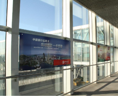 北京首都机场T3内廊桥看板广告